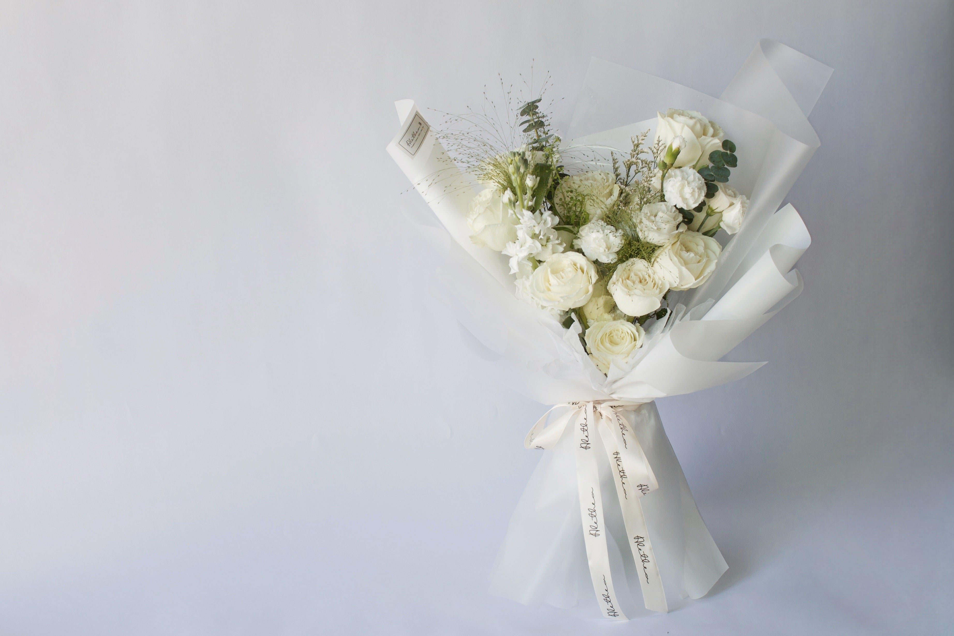 Alethea Urban Bouquet - White Tone