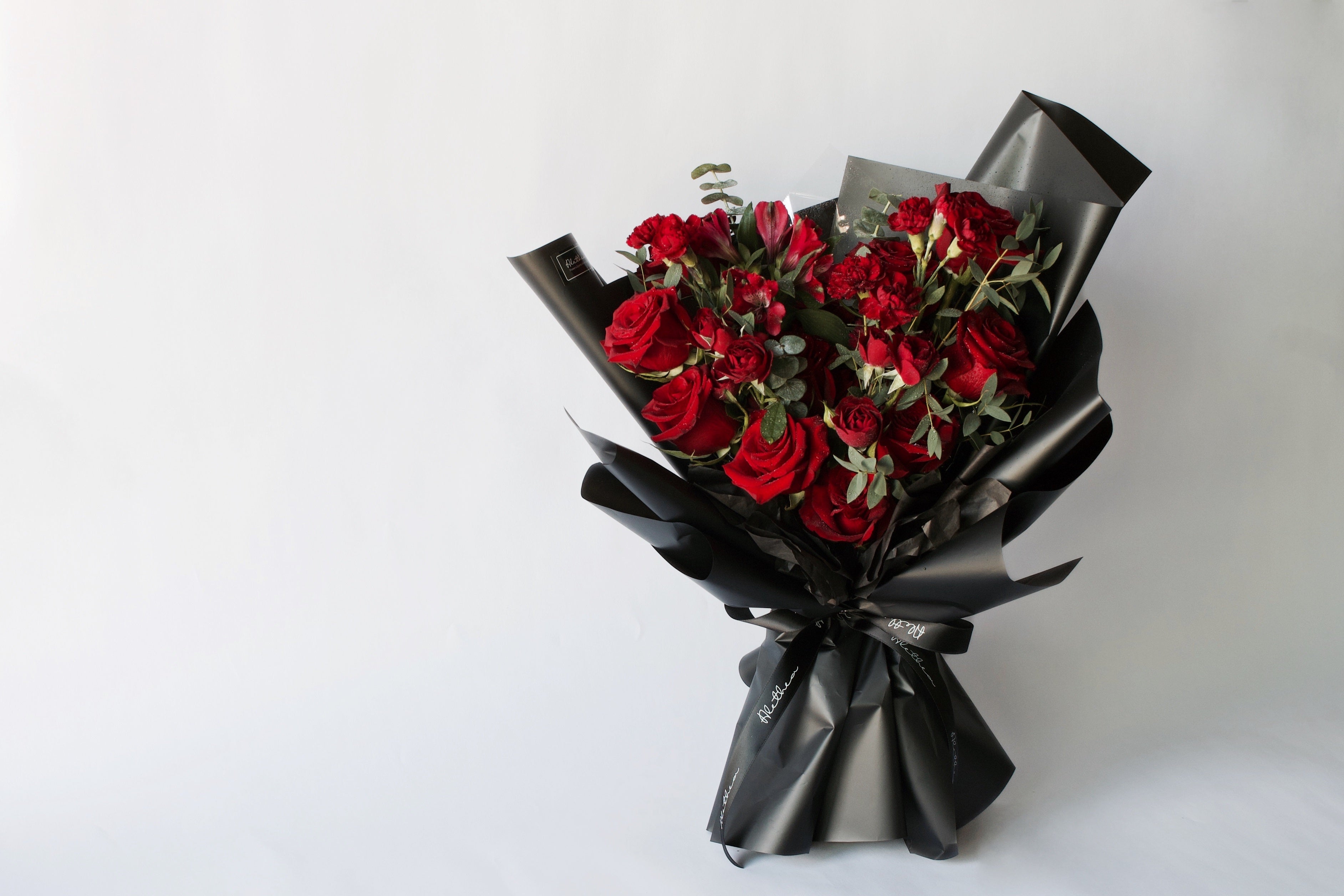 Alethea Urban Bouquet - Red Tone
