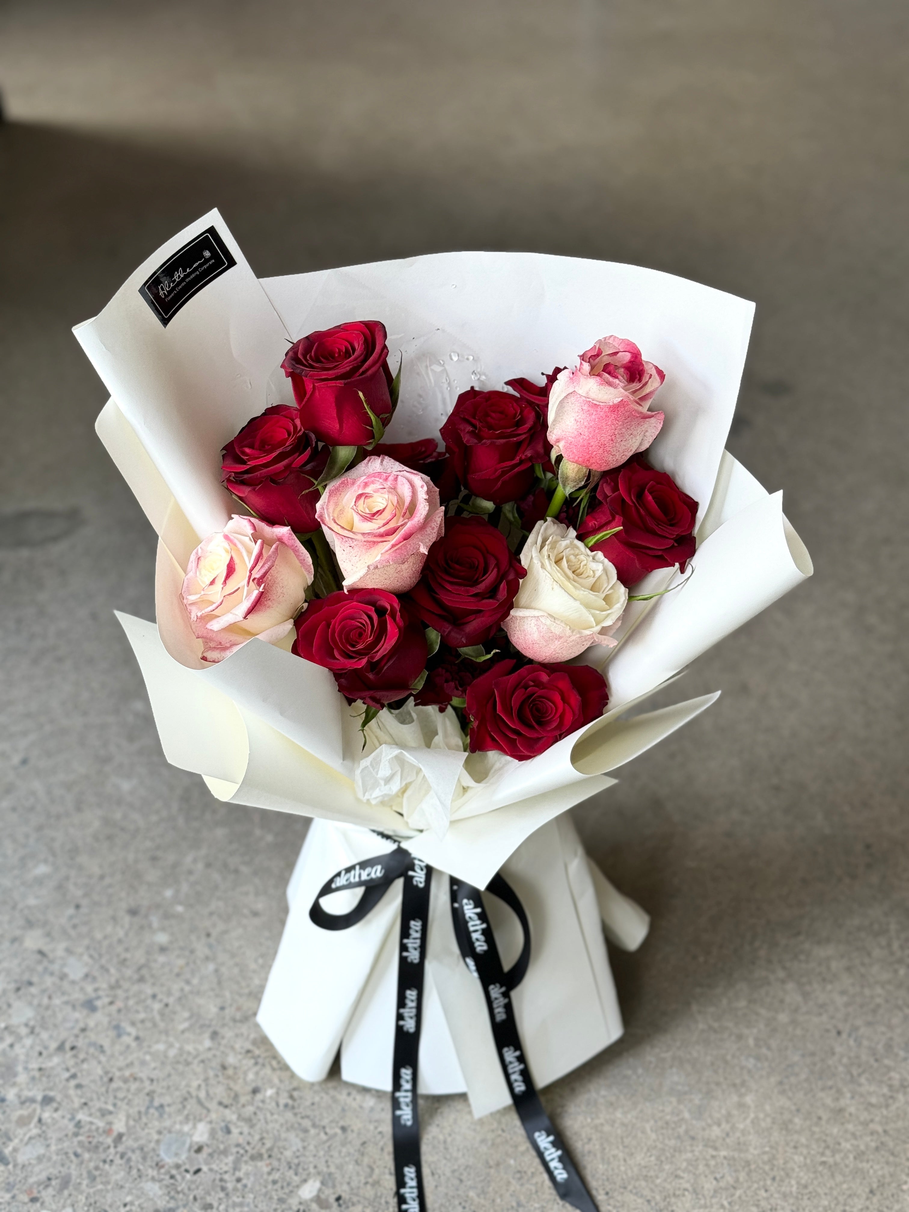 Dozen of mixed red roses bouquet