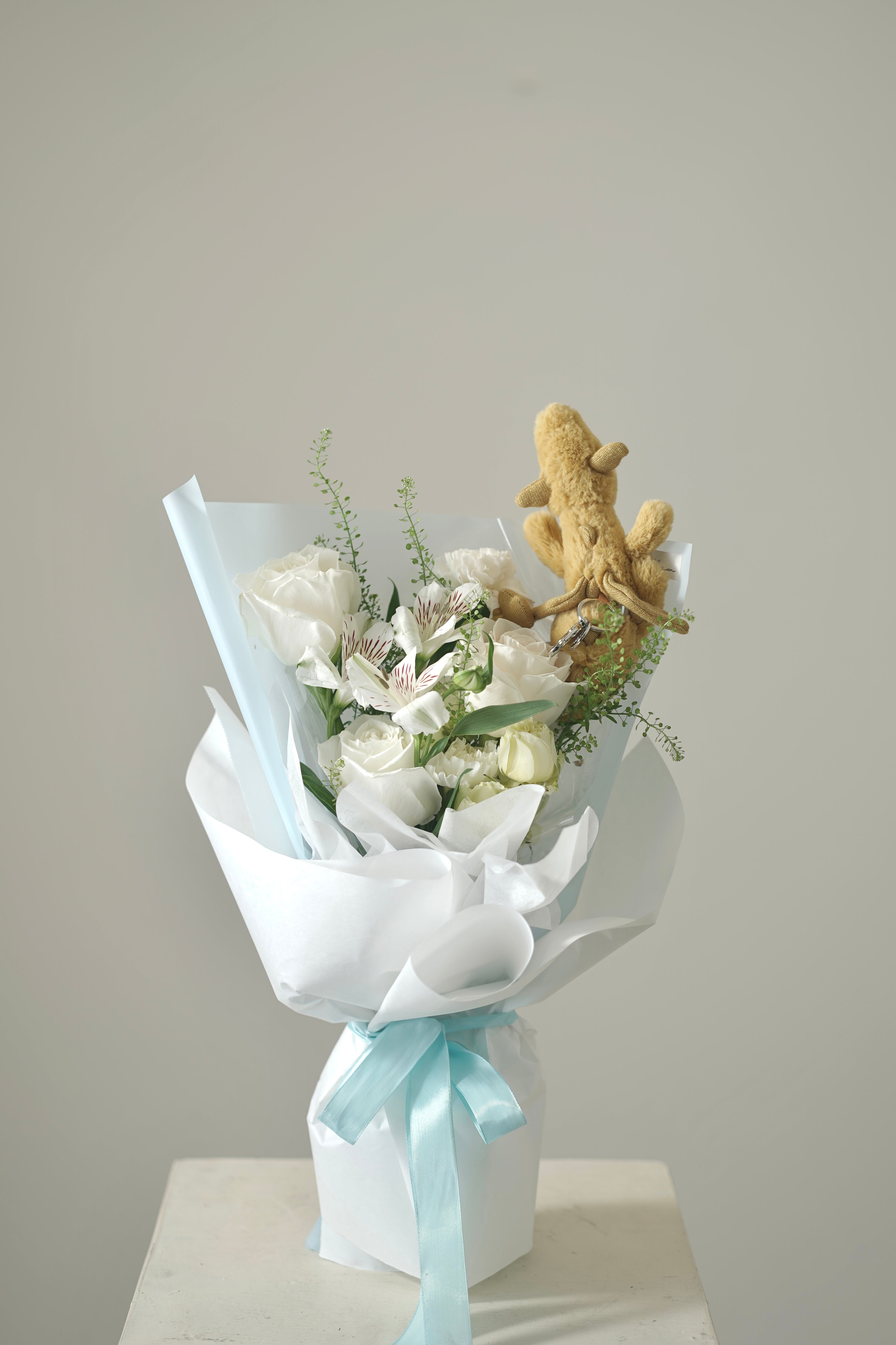 2025 Graduation Bouquet- White Tone