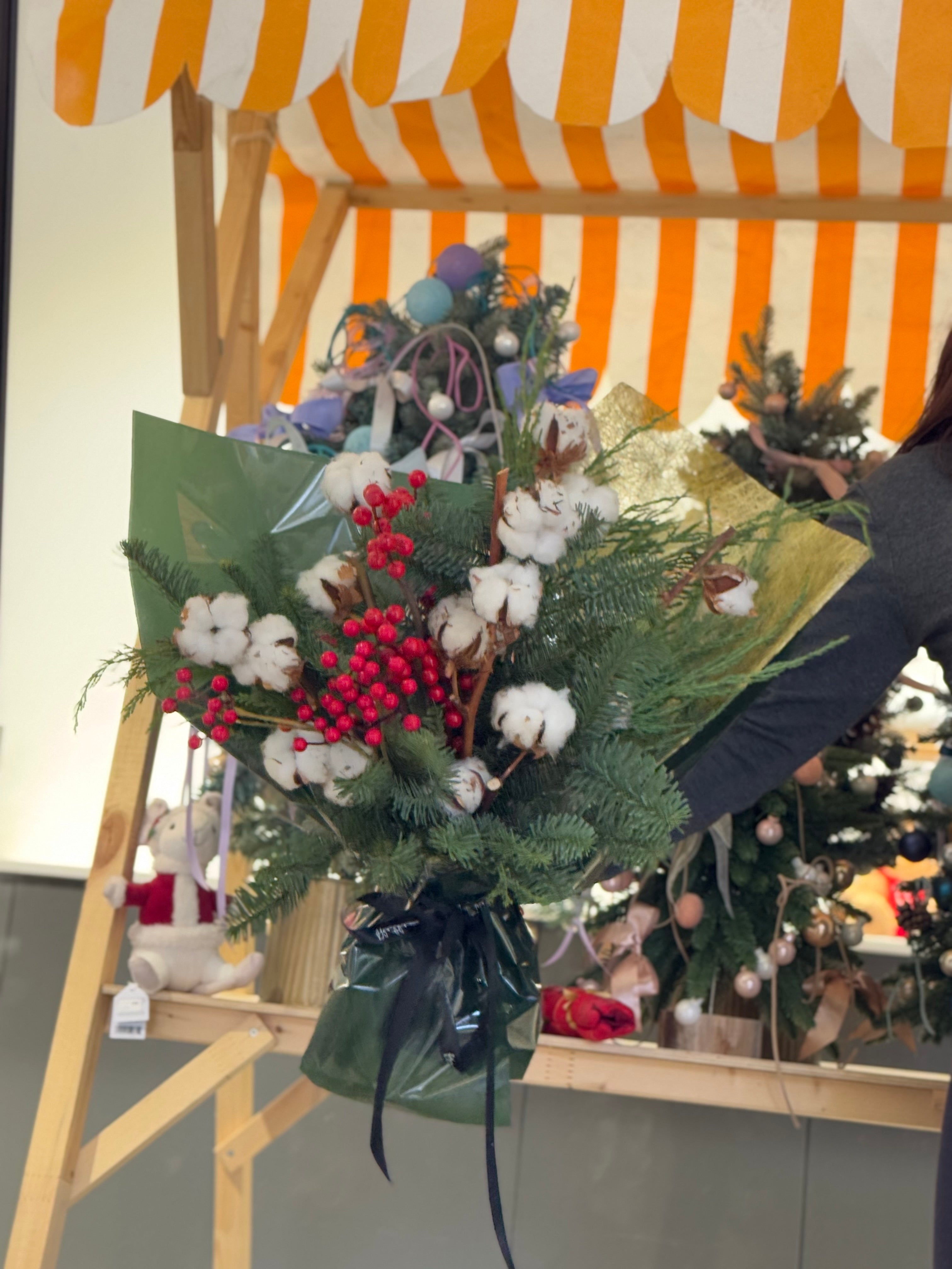 Cotton Berry Christmas Bouquet