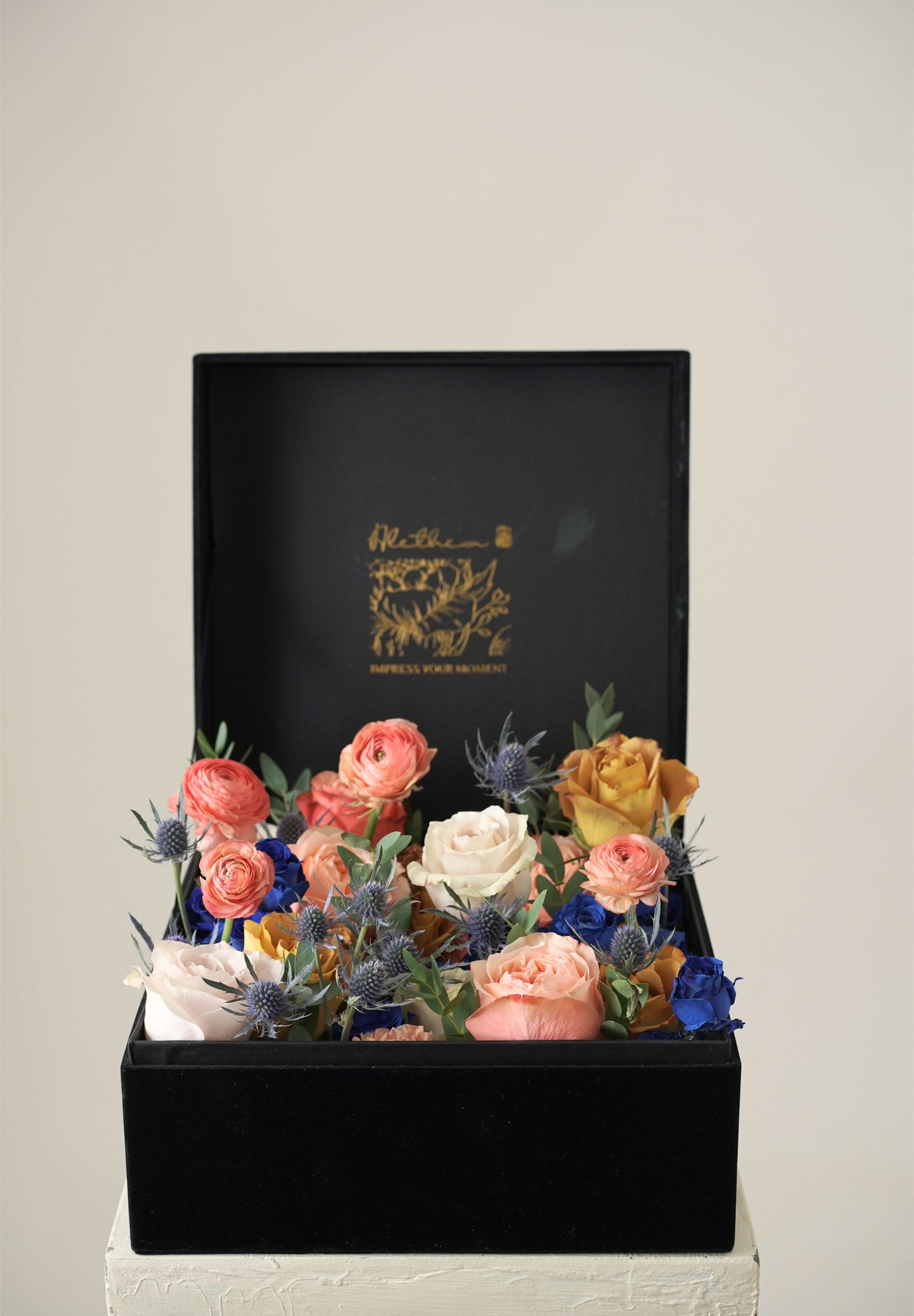 Alethea Leo Flower Box - Zodiac Sign