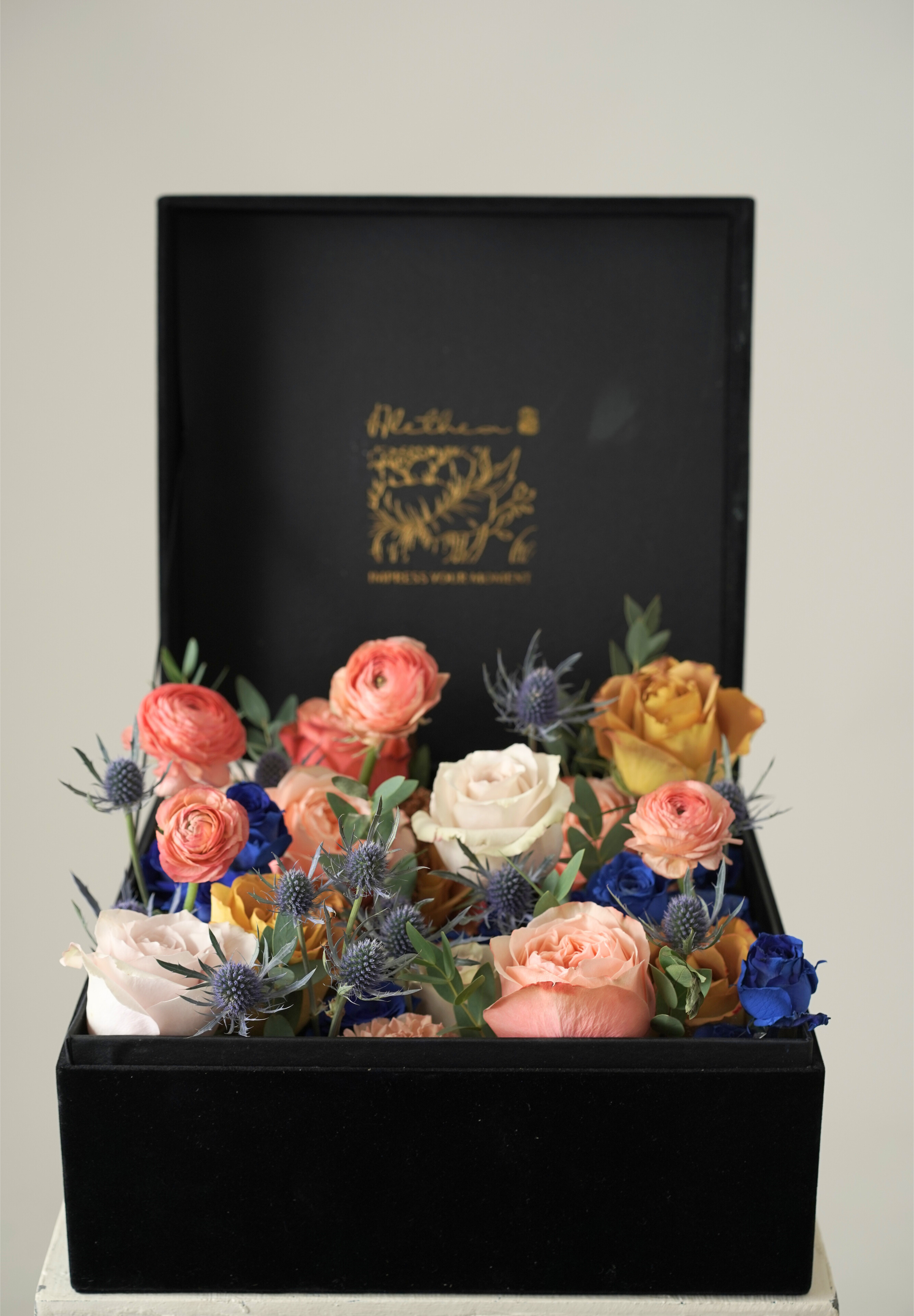 Alethea Leo Flower Box - Zodiac Sign