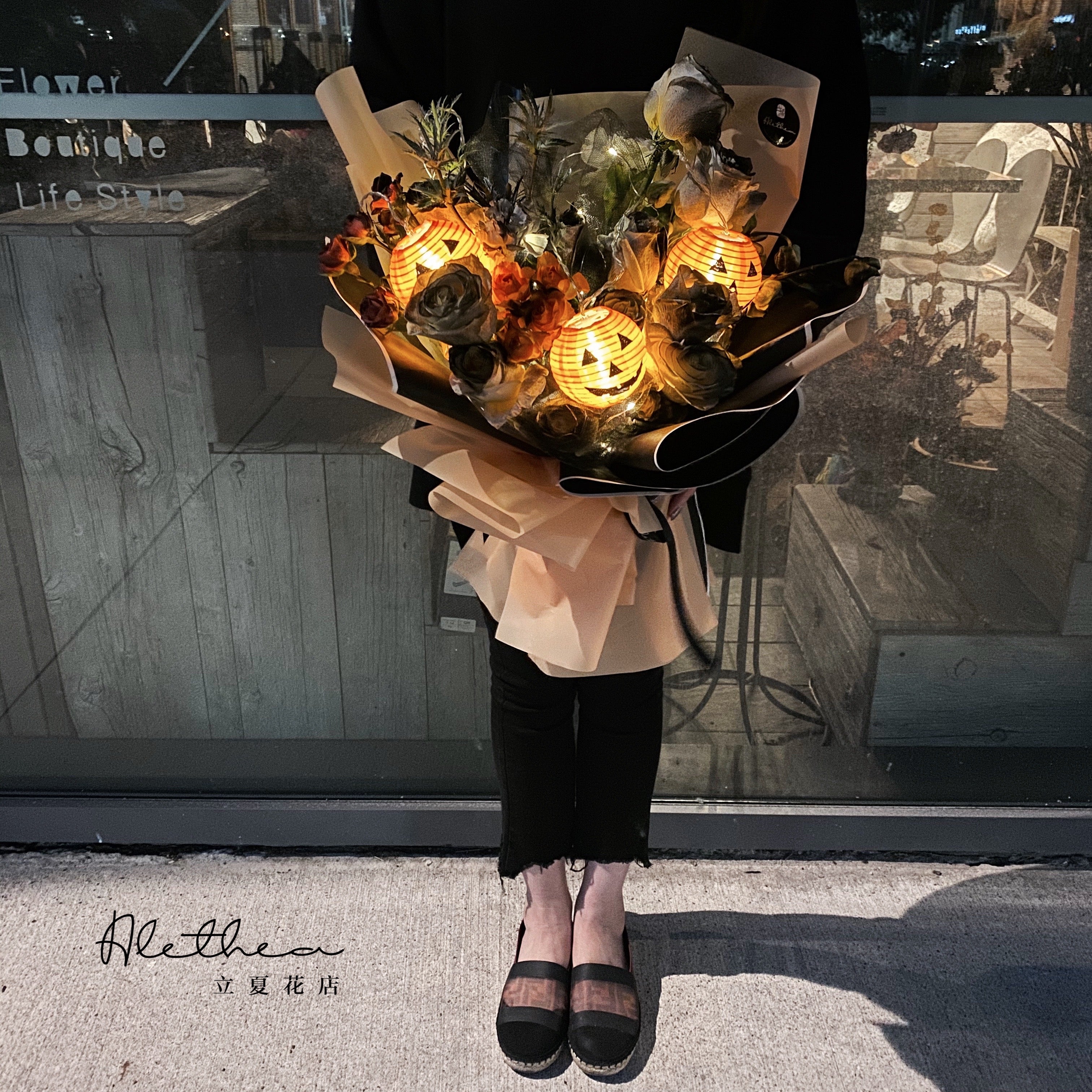 Alethea Halloween Urban Bouquet